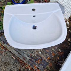 sink with pedestal