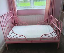 Kids extendable pink bed with mattress