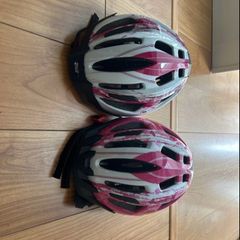 2 Helmets