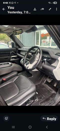 Land Rover Defender 2024