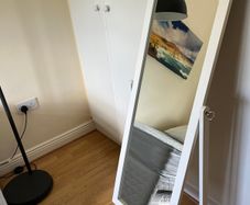 Standing mirror