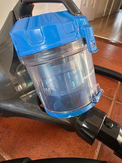 Vacuum cleaner 700W