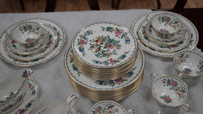 Aynsley Pembroke 68-Piece Fine Bone China Dinner Set for 12