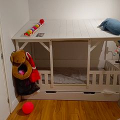 Kid single house bed