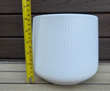 Brand new White Ribbed Ceramic Plant pot Dia 16cm H16cm