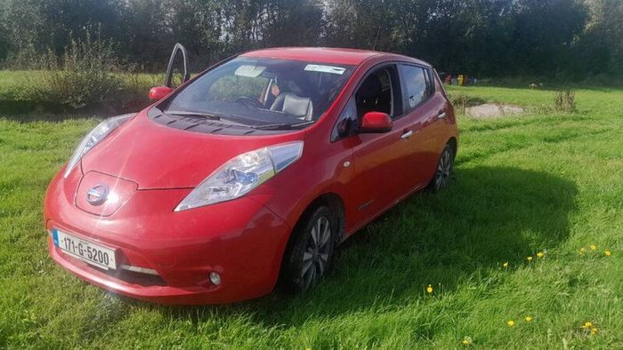 2017 nissan leaf leather interior