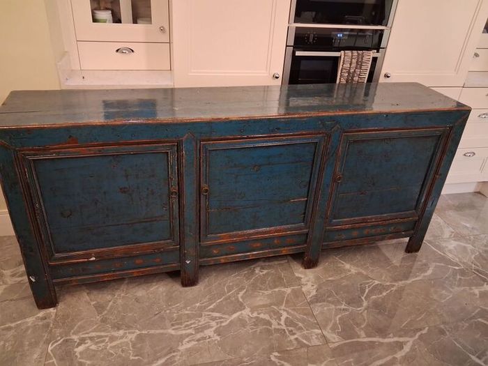 Stunning Chinese lacquer wooden cabinet
