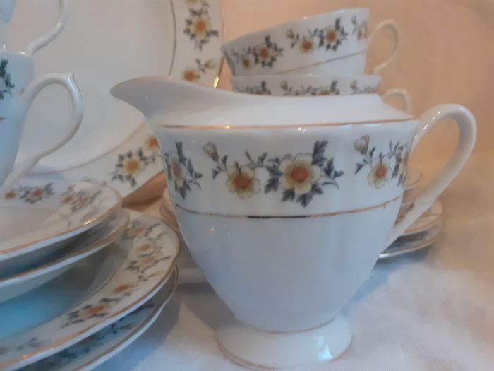 Vintage 21pce China Floral Tea Set.