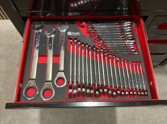 Brand New 12drawer Tool Chest Full Of Tools