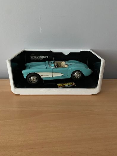 1/18 Burago Model Car Chevrolet Corvette 1957