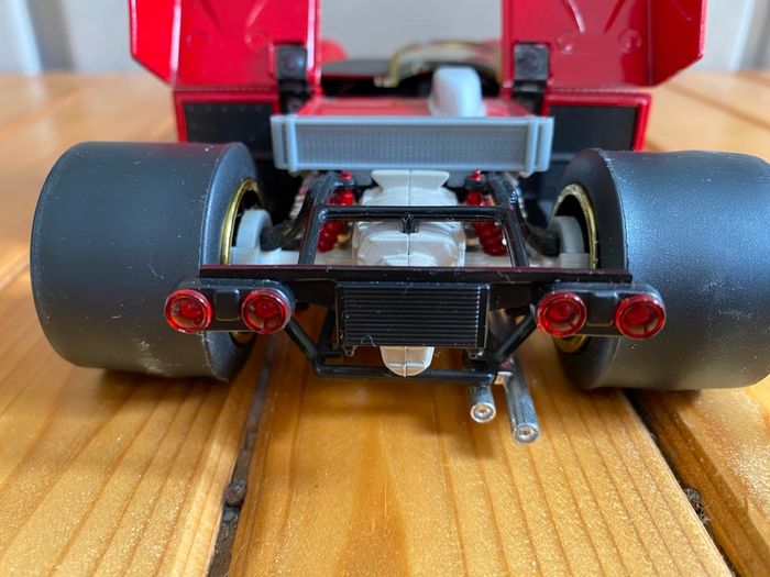 COLLECTABLE FERRARI 312 P Boxer 1972 - Vintage diecast 1:18 Scale model