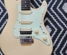 Larry Carlton Sire s3 V1