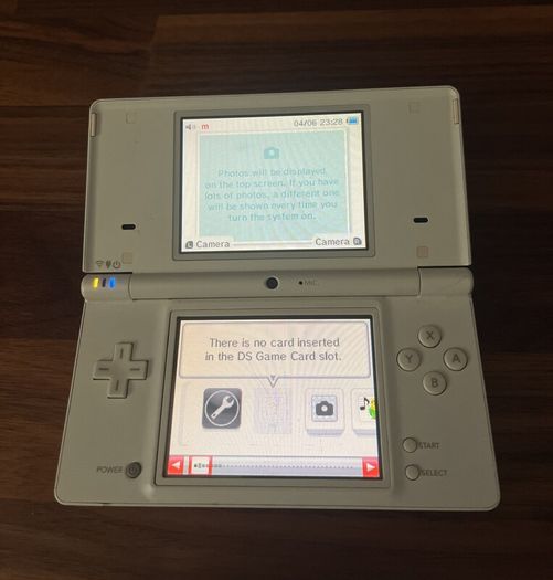 Nintendo DSi white