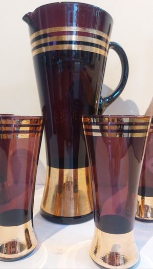 Fabulous Vintage Retro Mid-Century-Modern Hand Blown Tall Glass Pitcher with Four Matching Hi-Ball Glasses in Purple/Amethyst Glass with Rose Gold Gilt Banding - Prosecco Not Included!