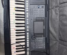 Yamaha PSR S750