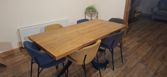 Table and Chairs x 6