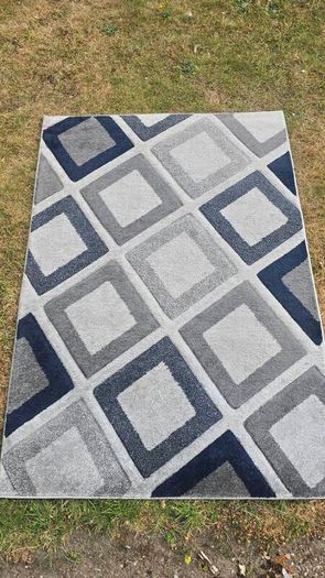 Rug Free to take away.