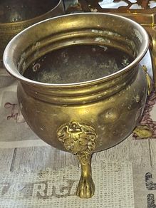 Beautiful Old Brass Footed Cauldron Planter Lion Head & Claw Feet Jardiniere Postage Available or Collection
