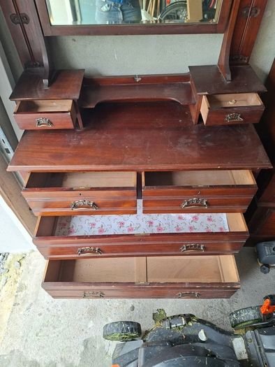 Set of drawers & mirror top
