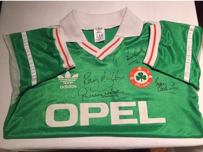 Signed Rep of Ireland 1988 Jersey