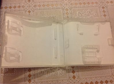 Empty DS cases with inserts