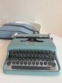 Olivetti Lettera 22 typewriter