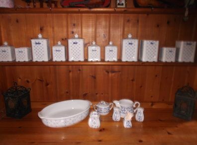 Beautiful  Exclusive Vintage Table Ware