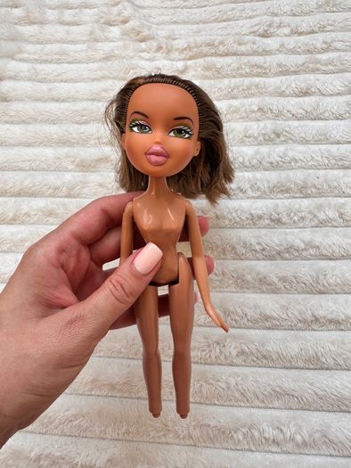 Bratz Doll Funk Out Fianna Original 1st Release The head creaks when it moves Used Please see photos