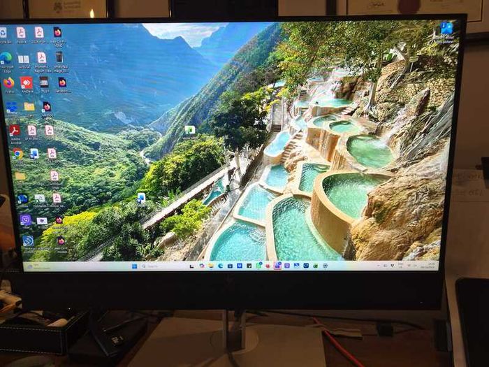 HP EliteDisplay monitor