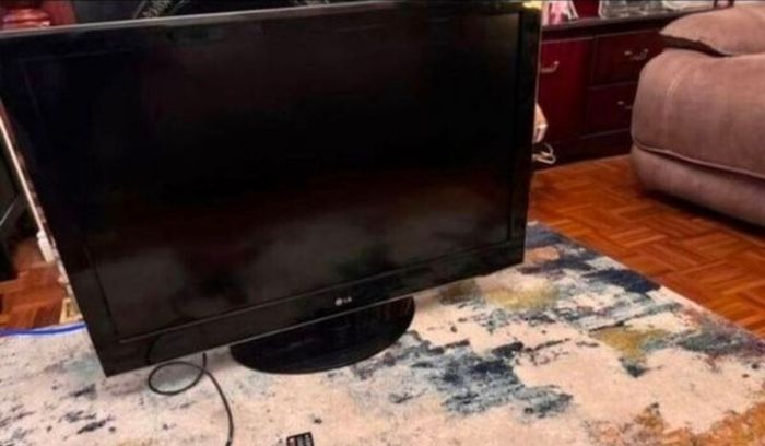 42" LG TV with stand Sell/Swap/Trade