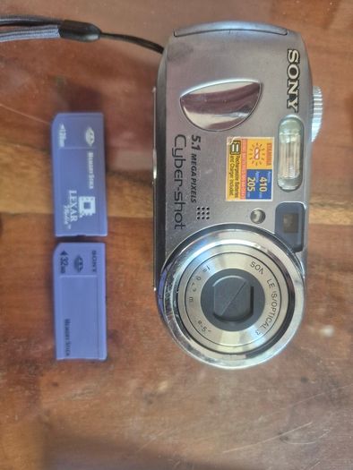 Sony Digital Camera & Memory Cards