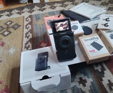 As New. Canon PowerShot v10 vlogging kit