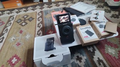 As New. Canon PowerShot v10 vlogging kit