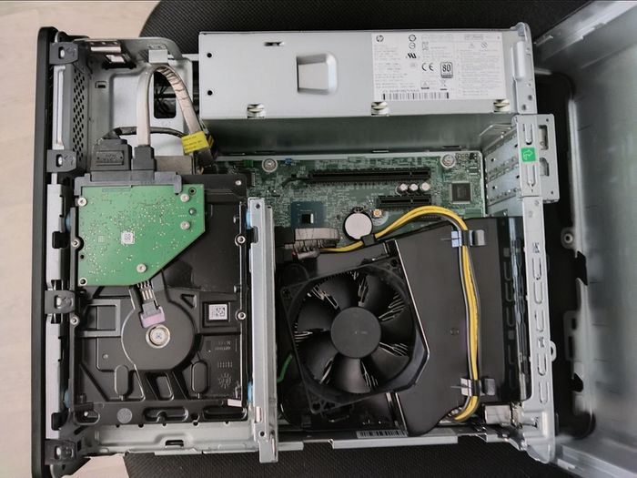 HP ProDesk 600 G4 SFF (i5 8th Gen) and power cable