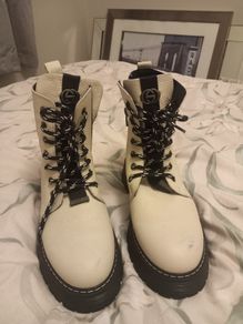 Ladies boots
