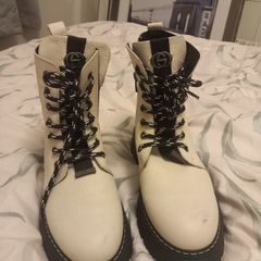 Ladies boots