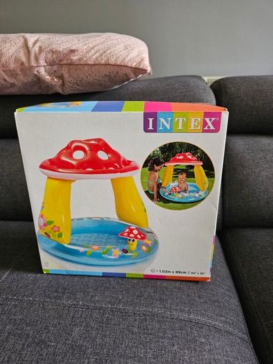 Intex paddling pool. 40 inches by 35 inches