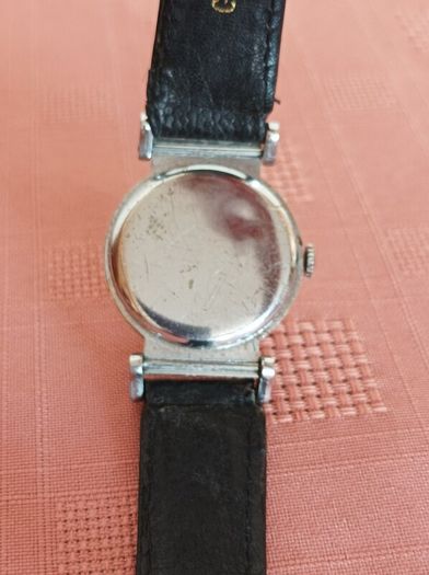 very old manual Foreign watch. Leather strap. Working. Beautiful 15 Jewels manual wind movement Swiss made .