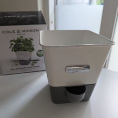 Cole & Mason Herb Keeper Plant Pot
