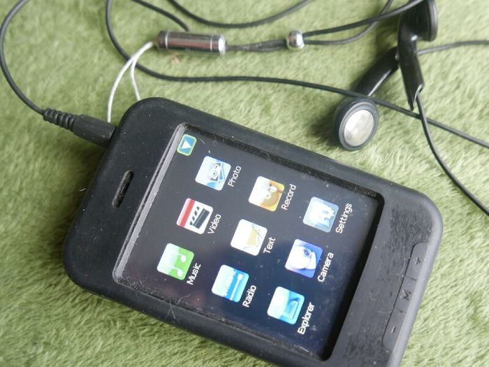 8GB MP4 Player Touch Screen FM Radio