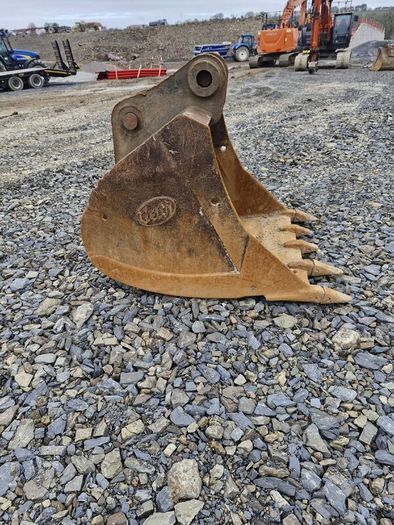 Geith digging bucket