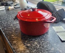 Cast iron pot