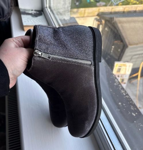 Girls Ankle boots size 4/37