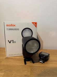 Godox V1 Flash with transmitter Nikon