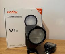 Godox V1 Flash with transmitter Nikon
