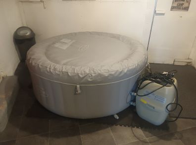 St Lucia Lazy Spa Hot Tub