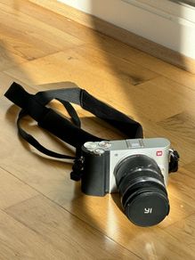 YI Mirrorless Camera (with lens)