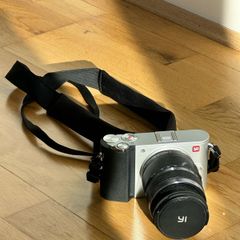 YI Mirrorless Camera (with lens)