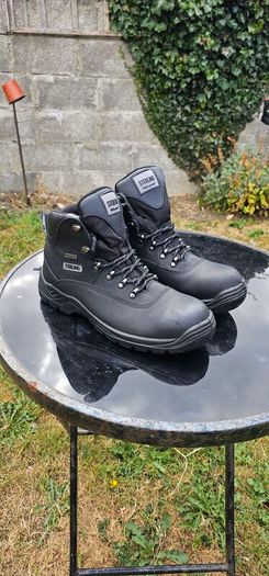 Steel toe work boots