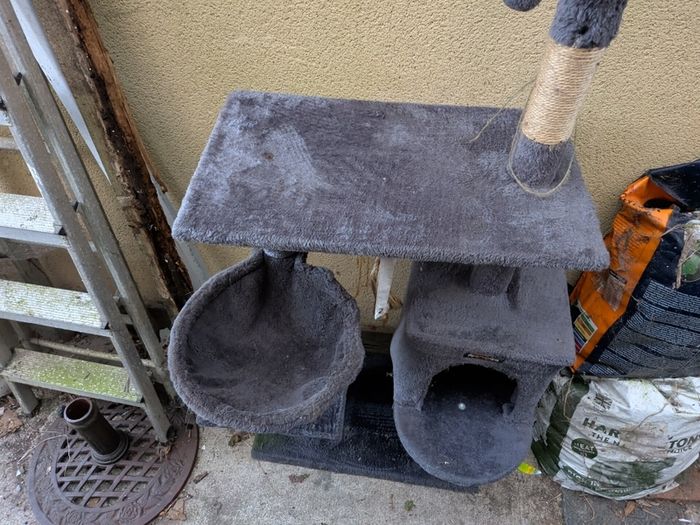 Cat tree